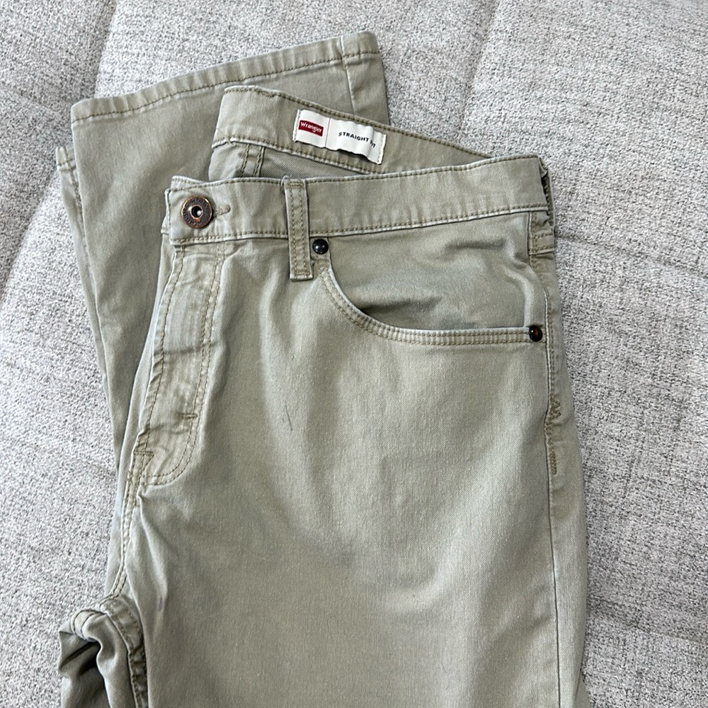 Boys Wrangler Straightfit khaki pants 32x30